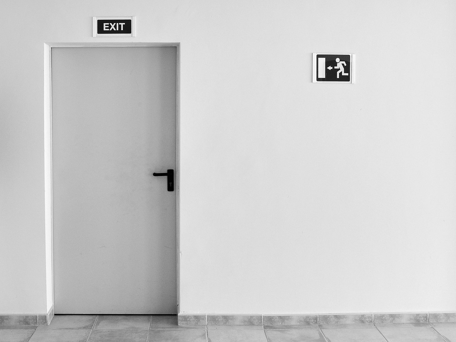 fire door services - fire exit sign